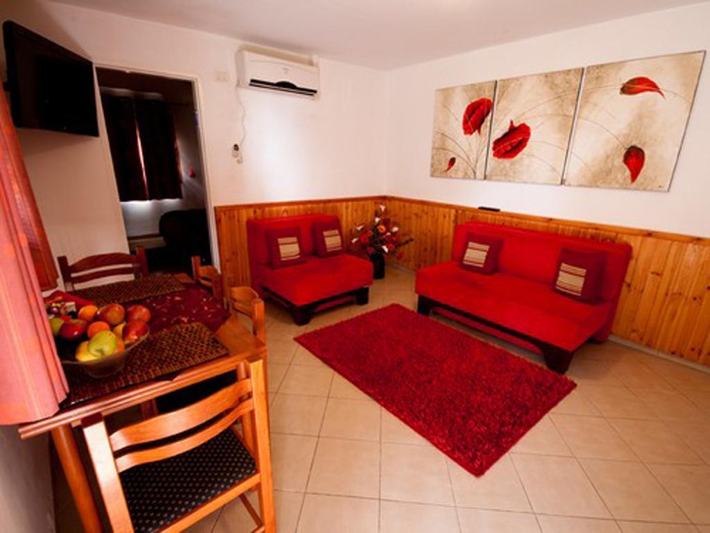 Elimelech Bapardes She'ar Yashuv Room photo