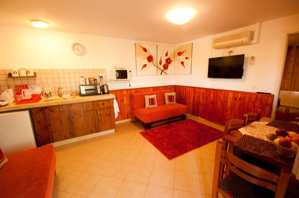 Elimelech Bapardes She'ar Yashuv Room photo
